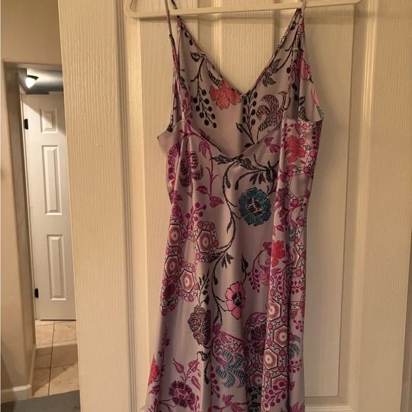 Beautiful Natori chemise/nightgown with matching robe - Picture 3 of 5